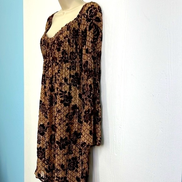 Muse Boston Proper - Cream Lace Flat Pattern With Velvet Flowers Ruched Dress 4 - Picture 6 of 13